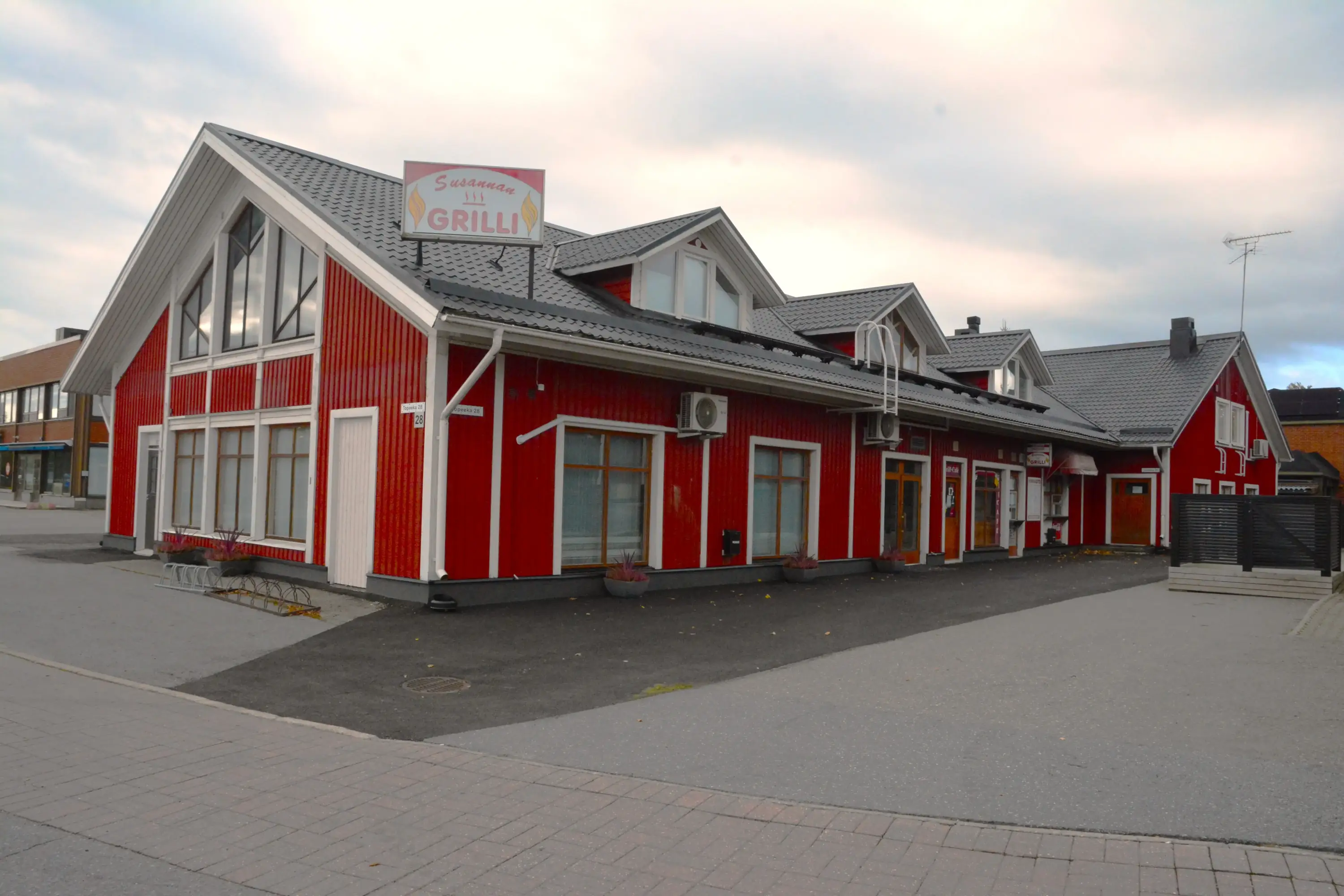 Kiinteistö ulkopuolelta kuvattuna!